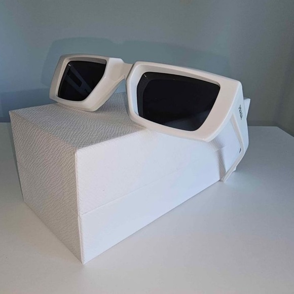 Prada 24YS Runway Sunglasses main image 2